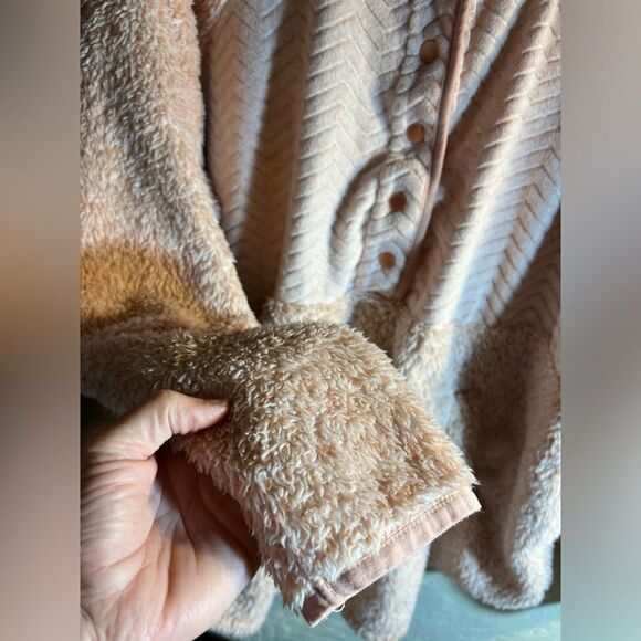 Maurice’s Pullover 3X Sherpa look&mixed texture light pink w rose gold buttons - Picture 4 of 8